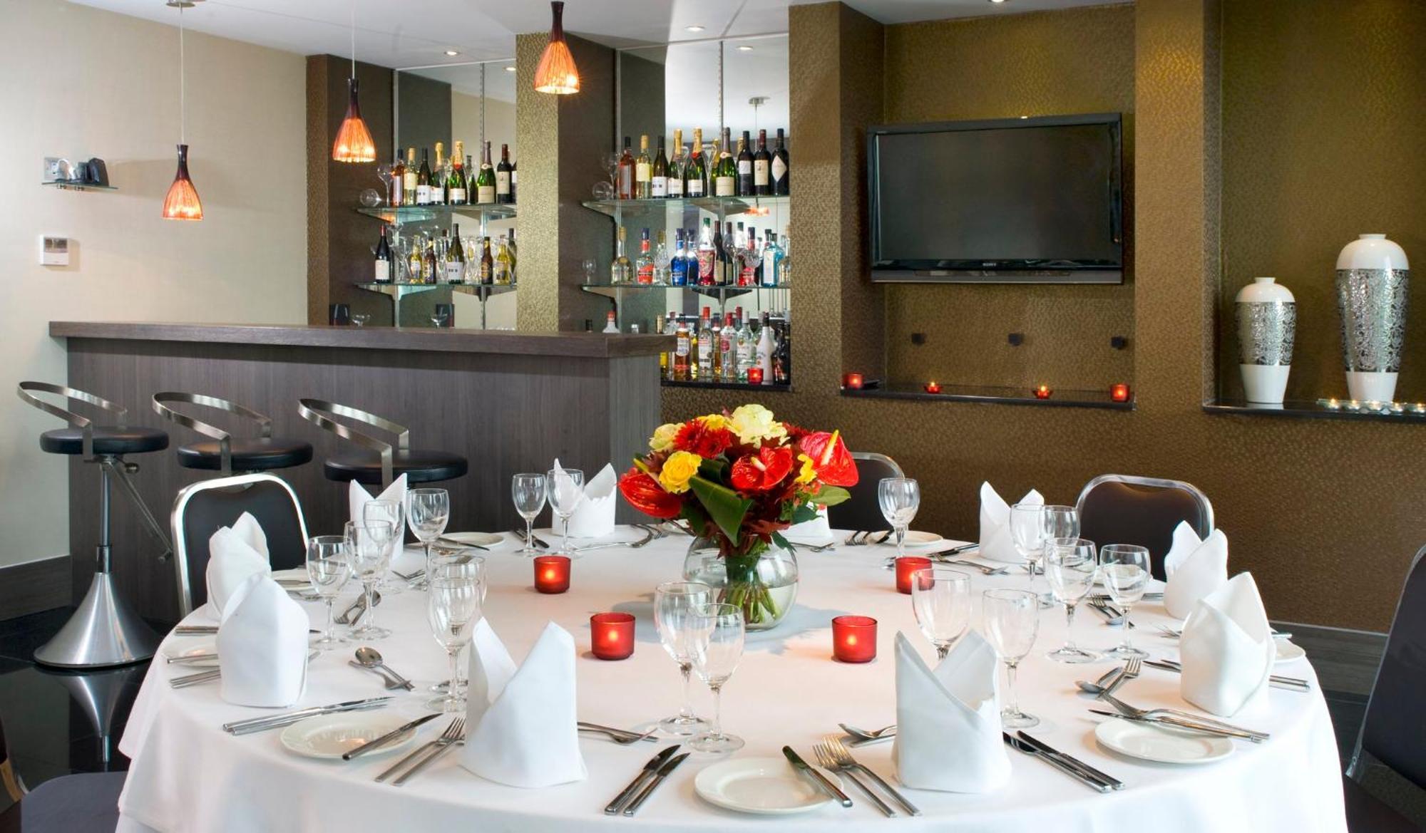 Crowne Plaza London - Kingston By Ihg Hotel Surbiton Buitenkant foto
