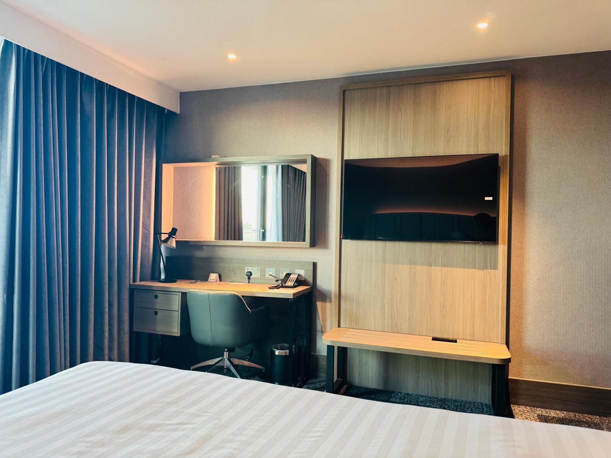Crowne Plaza London - Kingston By Ihg Hotel Surbiton Buitenkant foto
